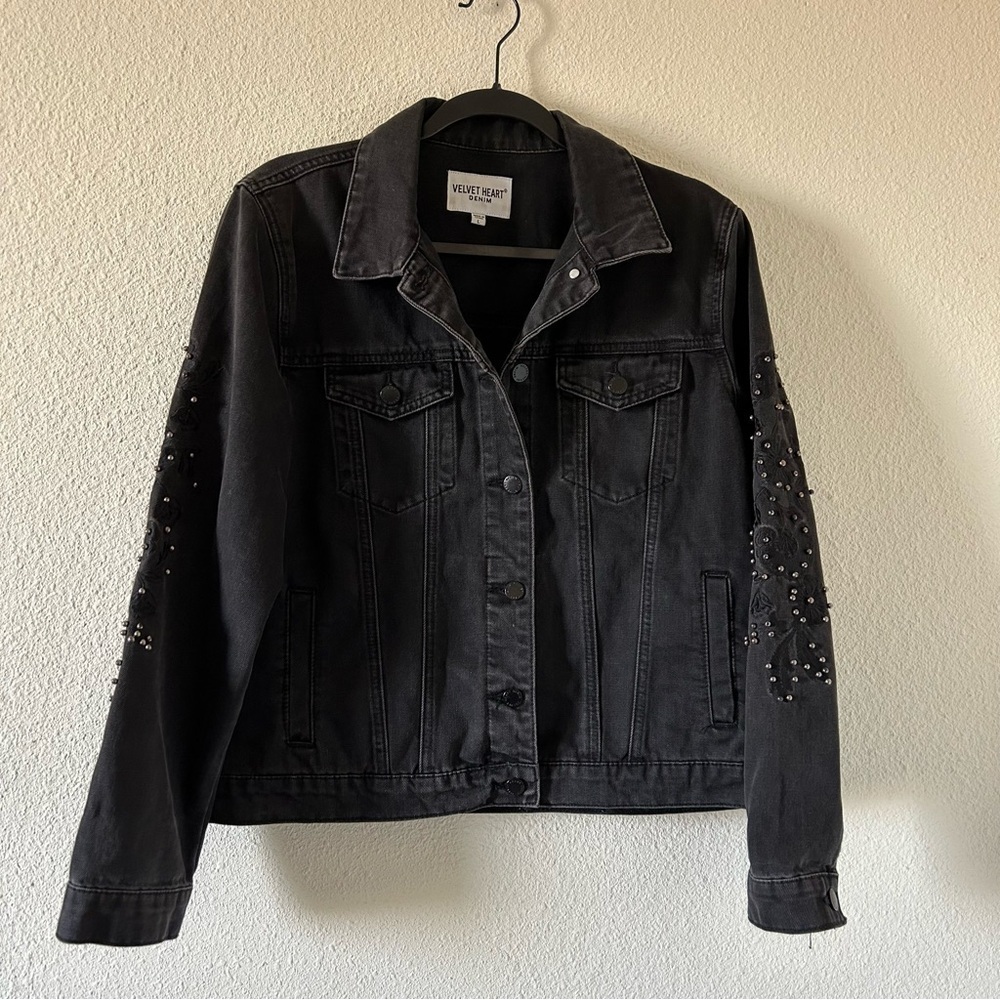 Velvet Heart Women’s Denim Trucker Jacket Large Black Floral Embroidery Studded